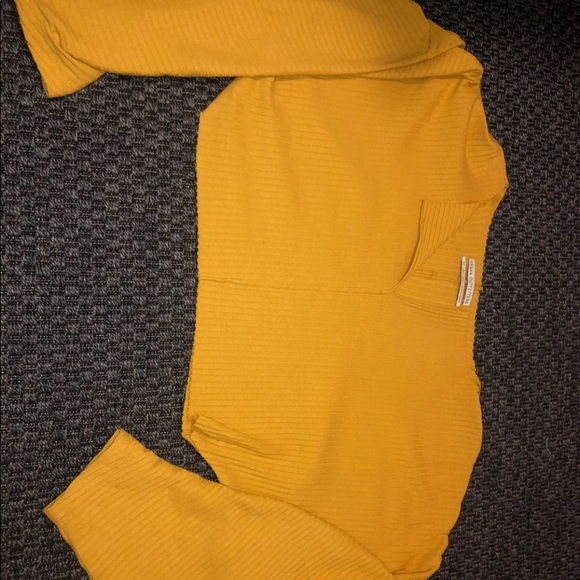 Urban Outfitters Sweaters - Urban outfitters cropped sweater